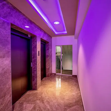 Penthouse Chic By Landev Apartment